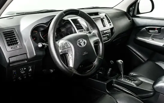 Toyota Hilux 3.00 Автоматическая, фото №1
