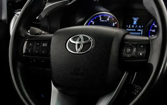 Toyota Hilux 2.80 Автоматическая, фото №1